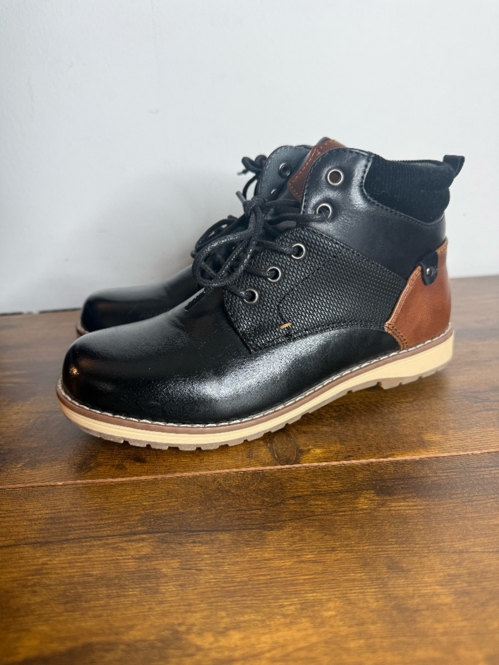 Tahari Bolley boots (size 4)